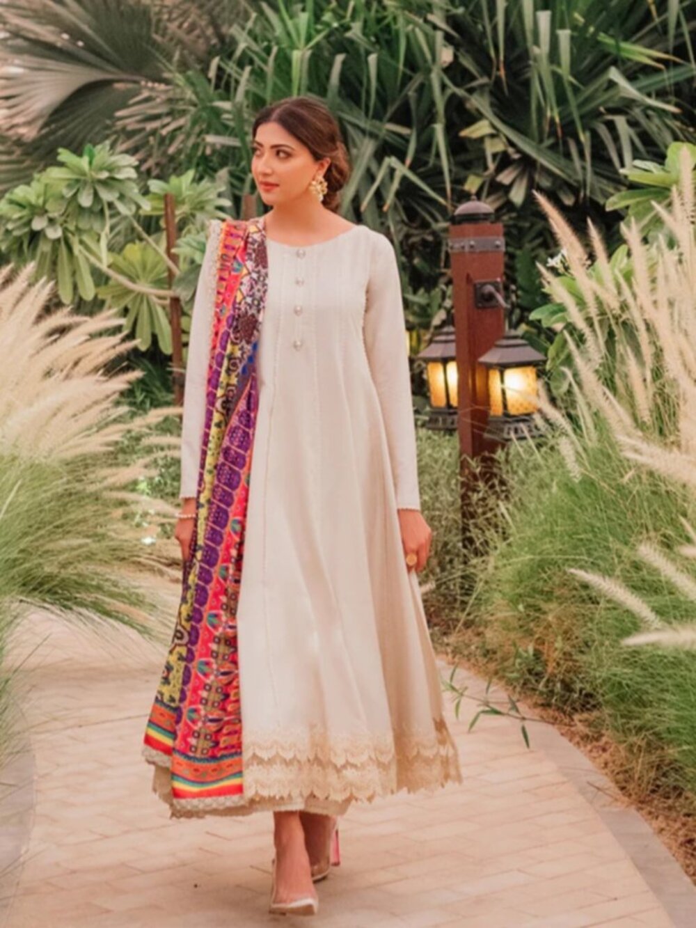 Faiza Saqlain Neen — Size Medium / Off White